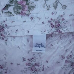 Simply Shabby Chic Floral Quilt - White and purple 62x82 vintage